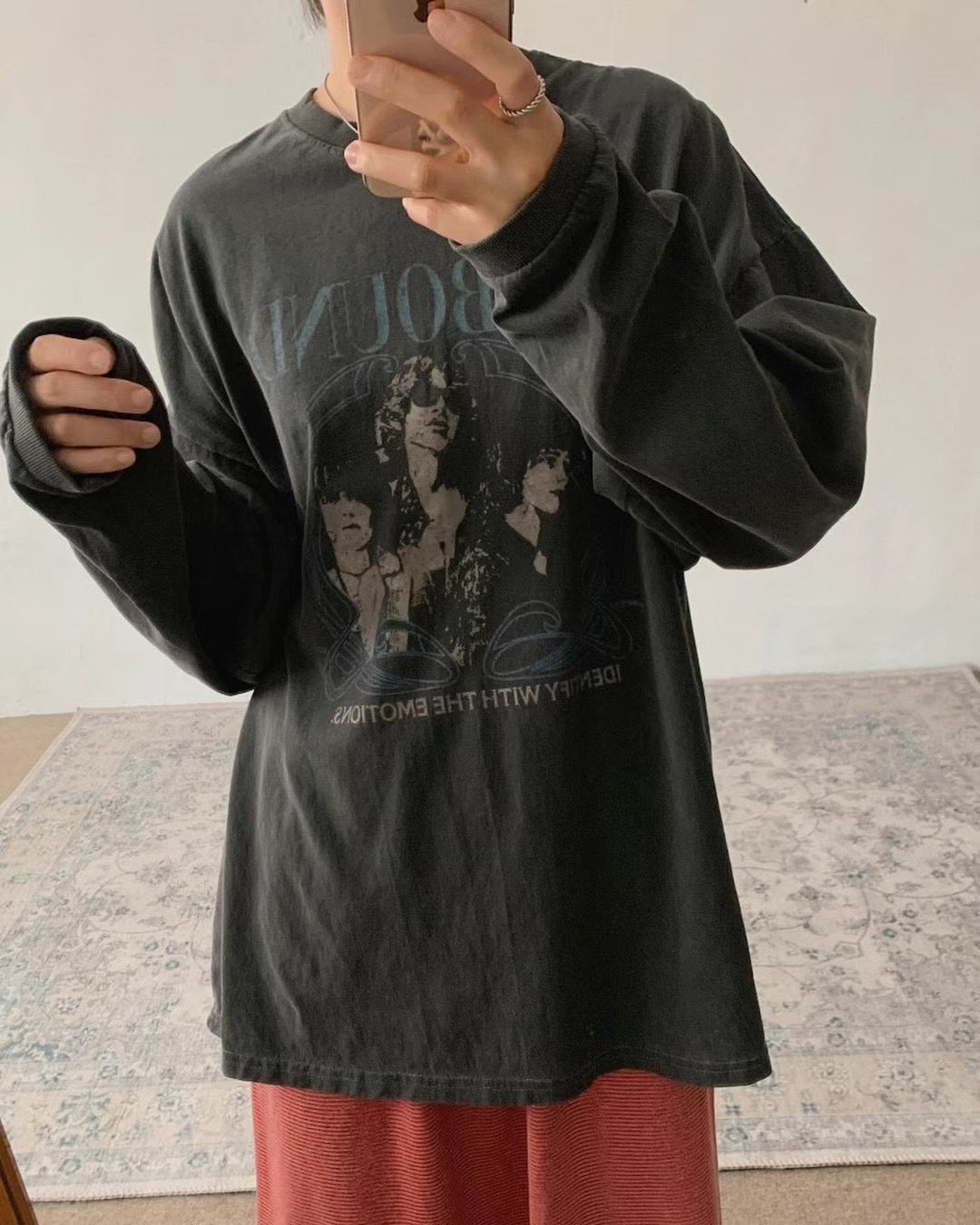 UNBOUND print top|炭灰