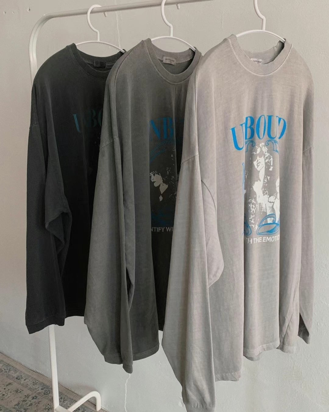 UNBOUND print top|炭灰