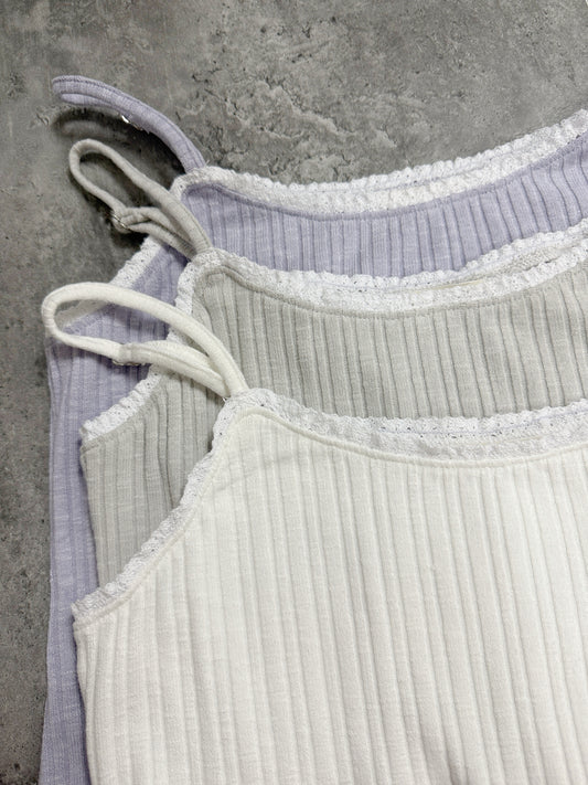 【SALE】下擺ruffle lace邊吊帶打底丨杏灰