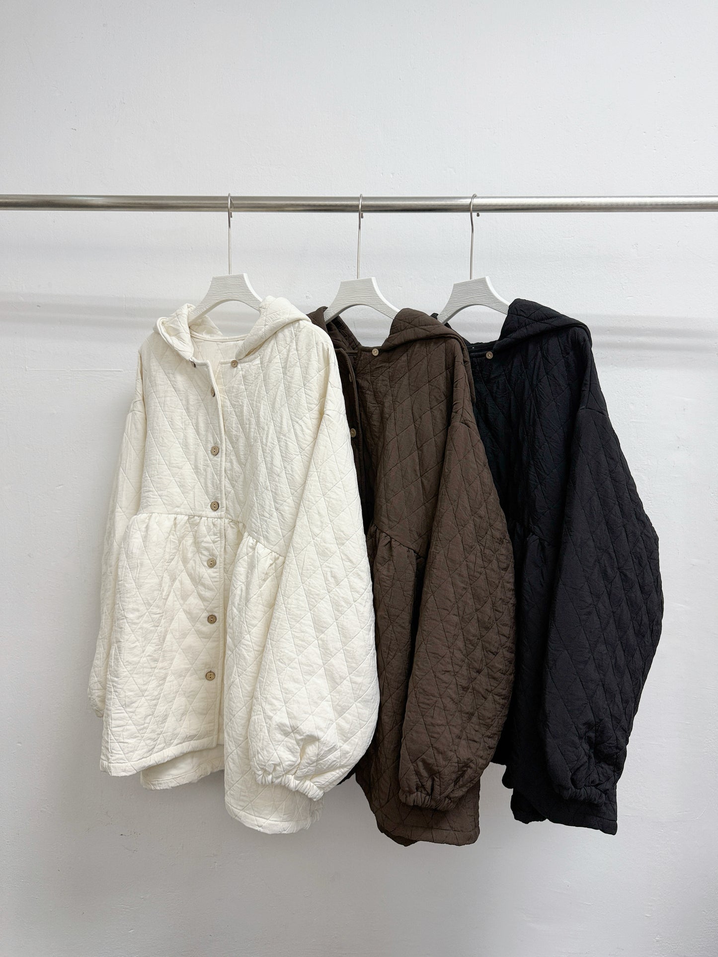 【SALE】菱格紋傘型外套丨米白 黑