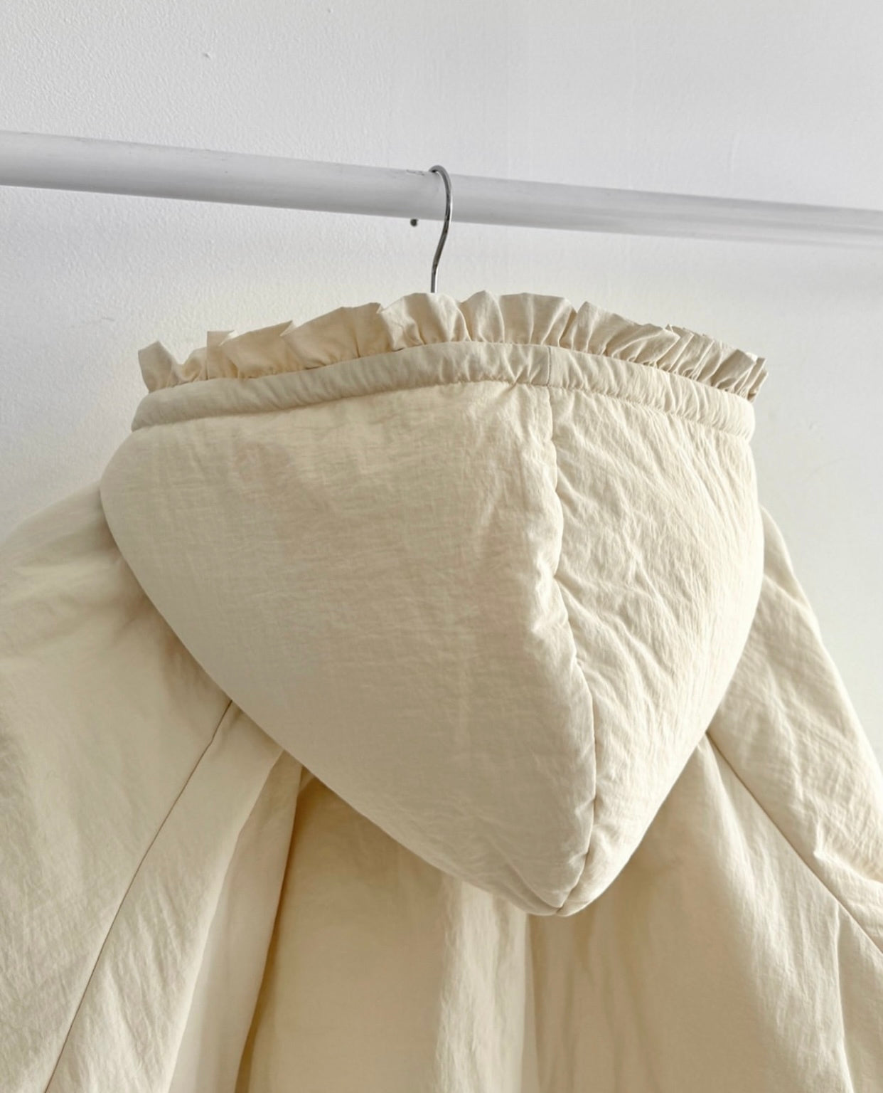 【comeback】ruffle邊有帽泡泡型夾棉外套｜2 col