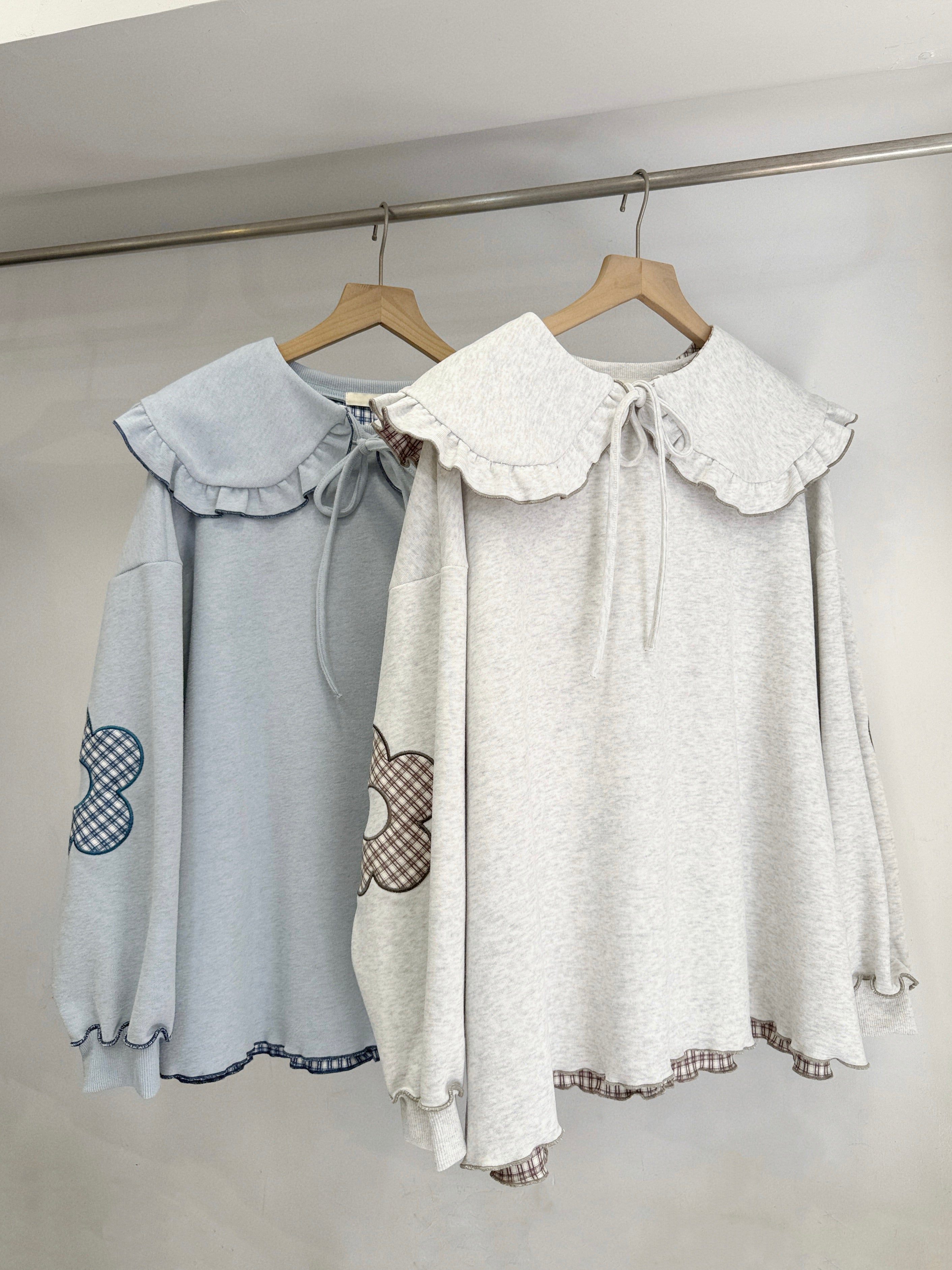 【SALE】綁帶娃娃領拼布花花袖上衣丨黃