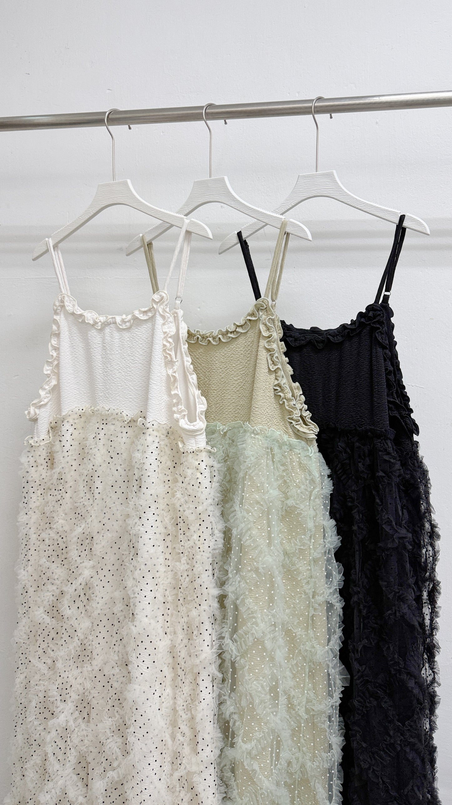 【SALE】波點紋拼紗ruffle吊帶ops丨米白