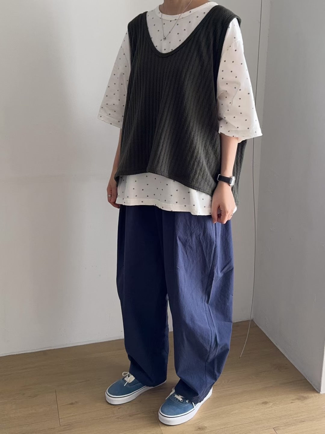 【SALE】暗條紋棉料U領外搭丨黑