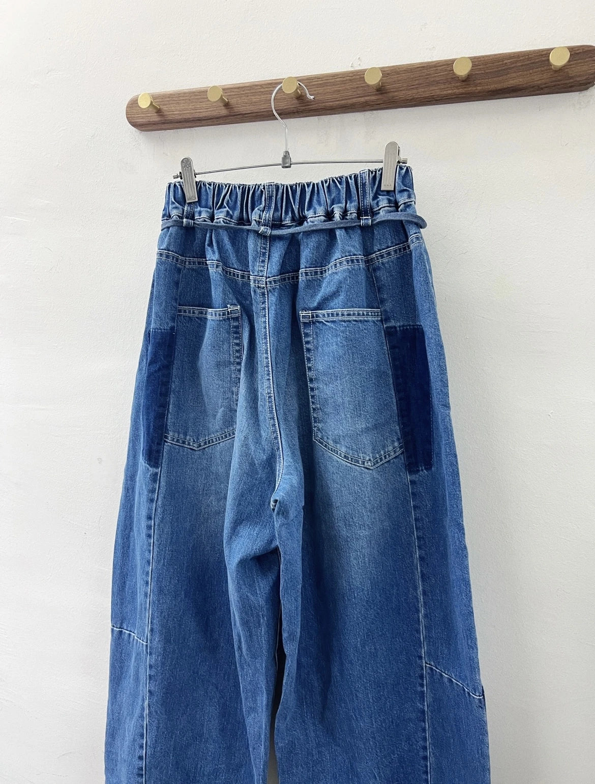 洗水色牛仔小開叉直筒褲