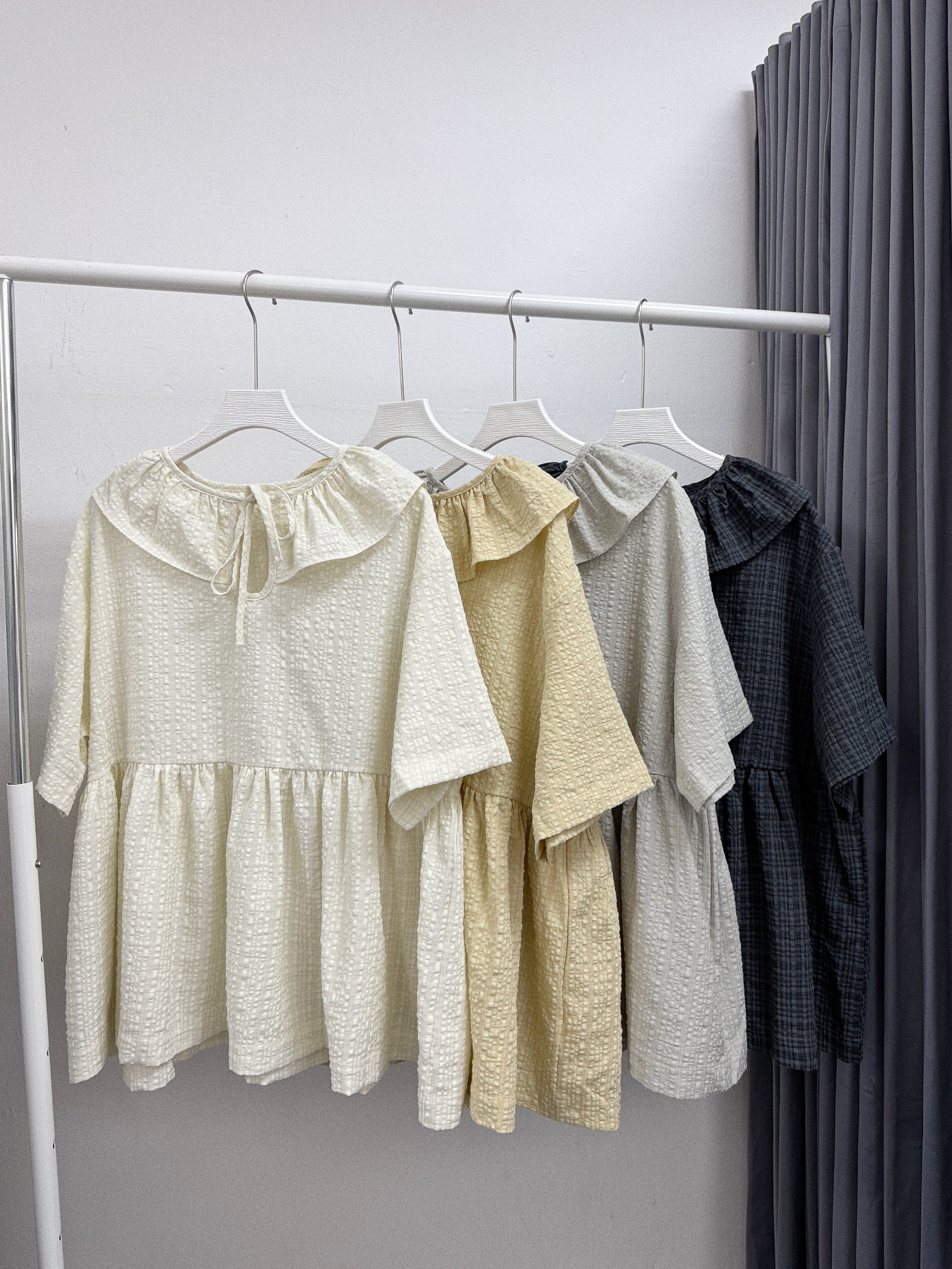 【SALE】2-way暗格荷葉領top丨淺灰綠