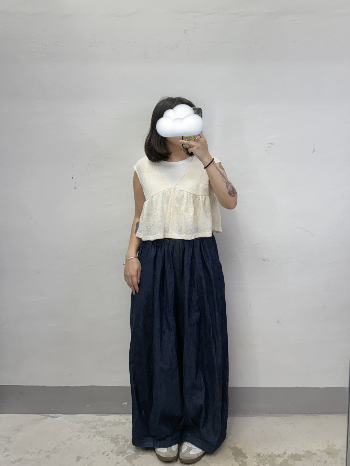 花花刺繡v領短背心外搭丨3 col