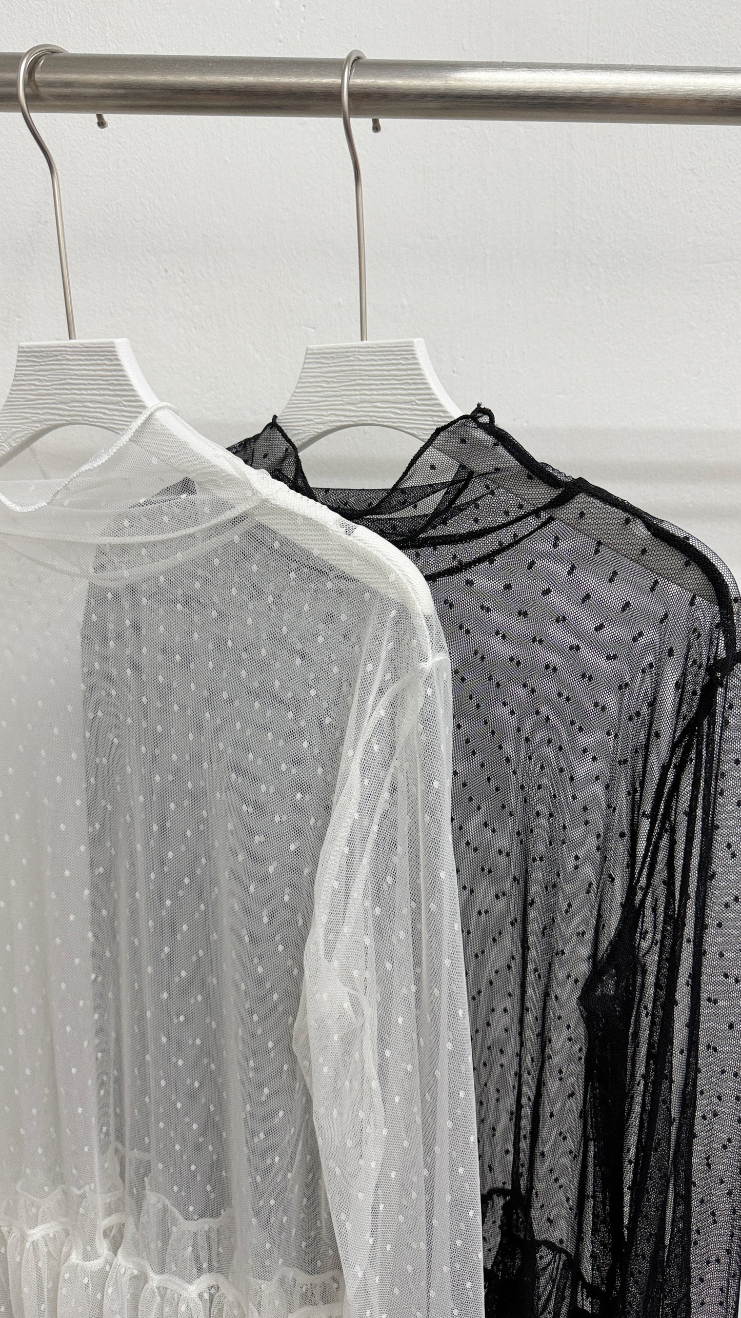 【SALE】點點透紗下擺ruffle top丨2 col