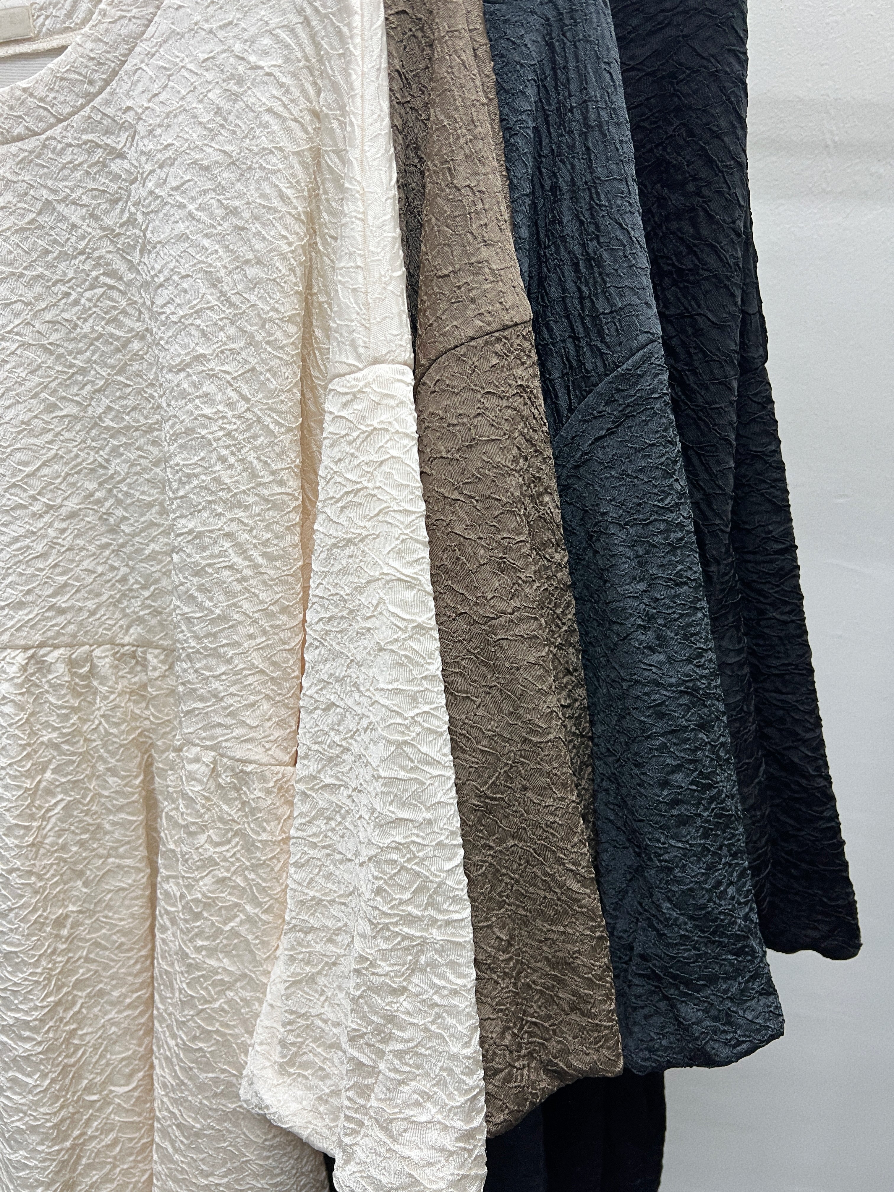 【SALE】皺皺紋微泡泡中袖top(有袋)｜4 col