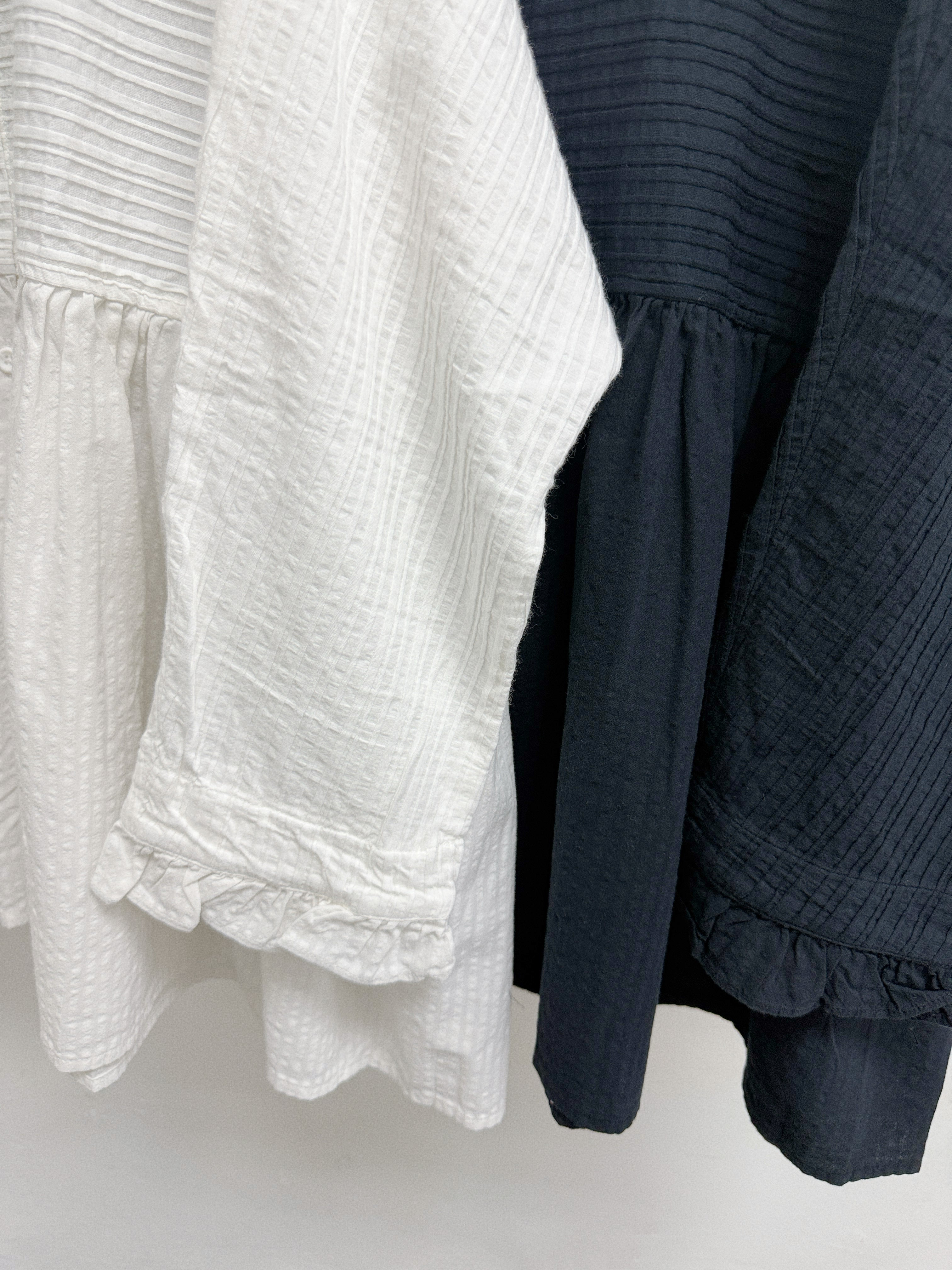 壓褶拼布開胸傘型上衣丨2 col