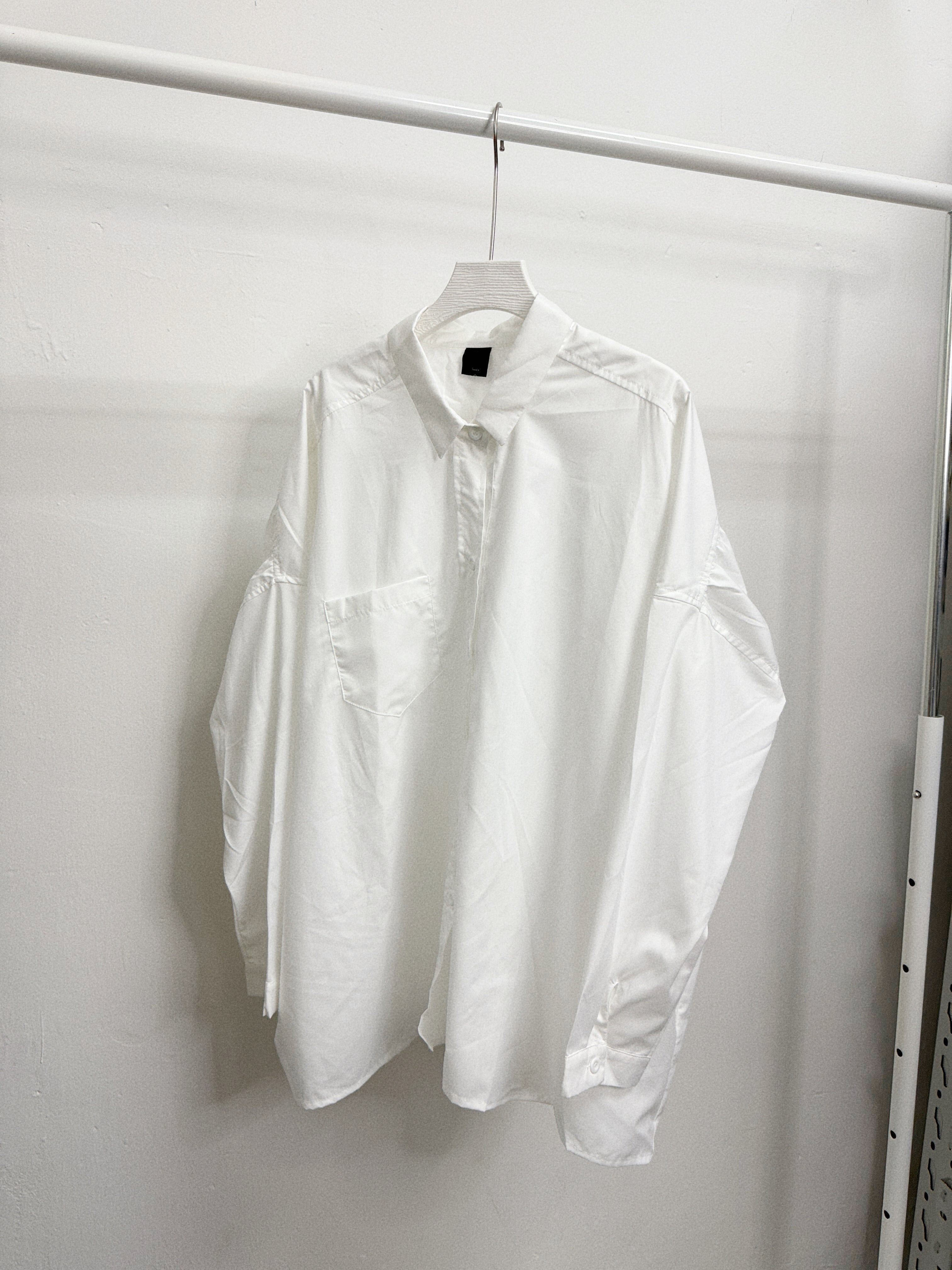 有領口袋恤丨白