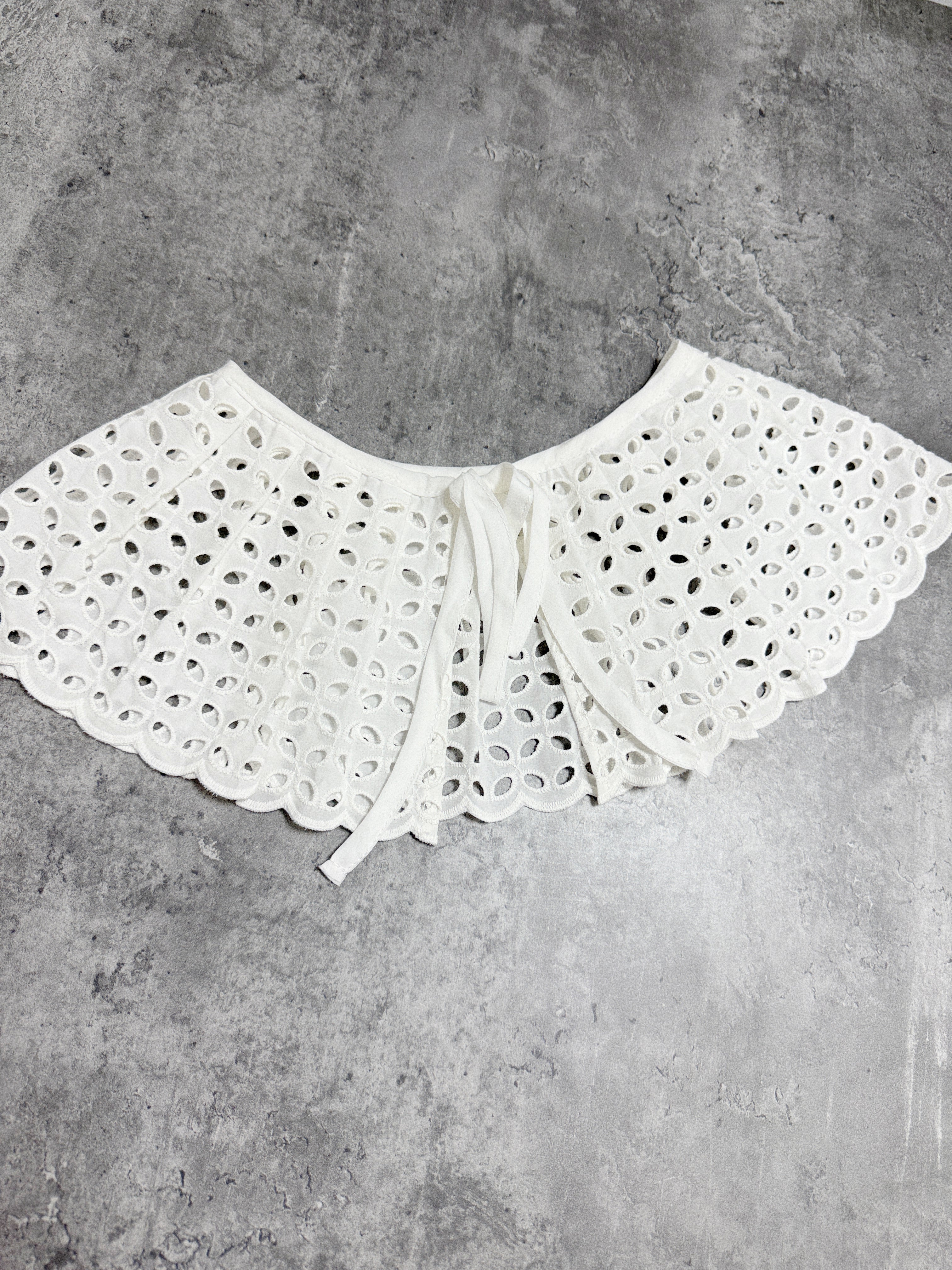 綁帶通花假領口