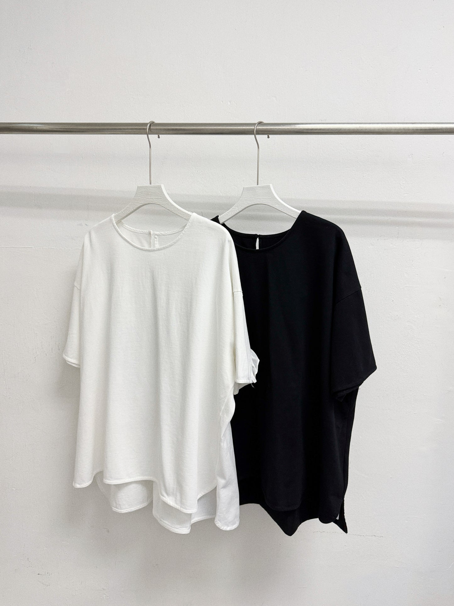 【SALE】後ruffle邊簡約闊型上衣丨2 col