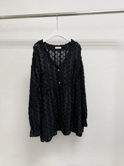 波浪紋v領外襯丨黑