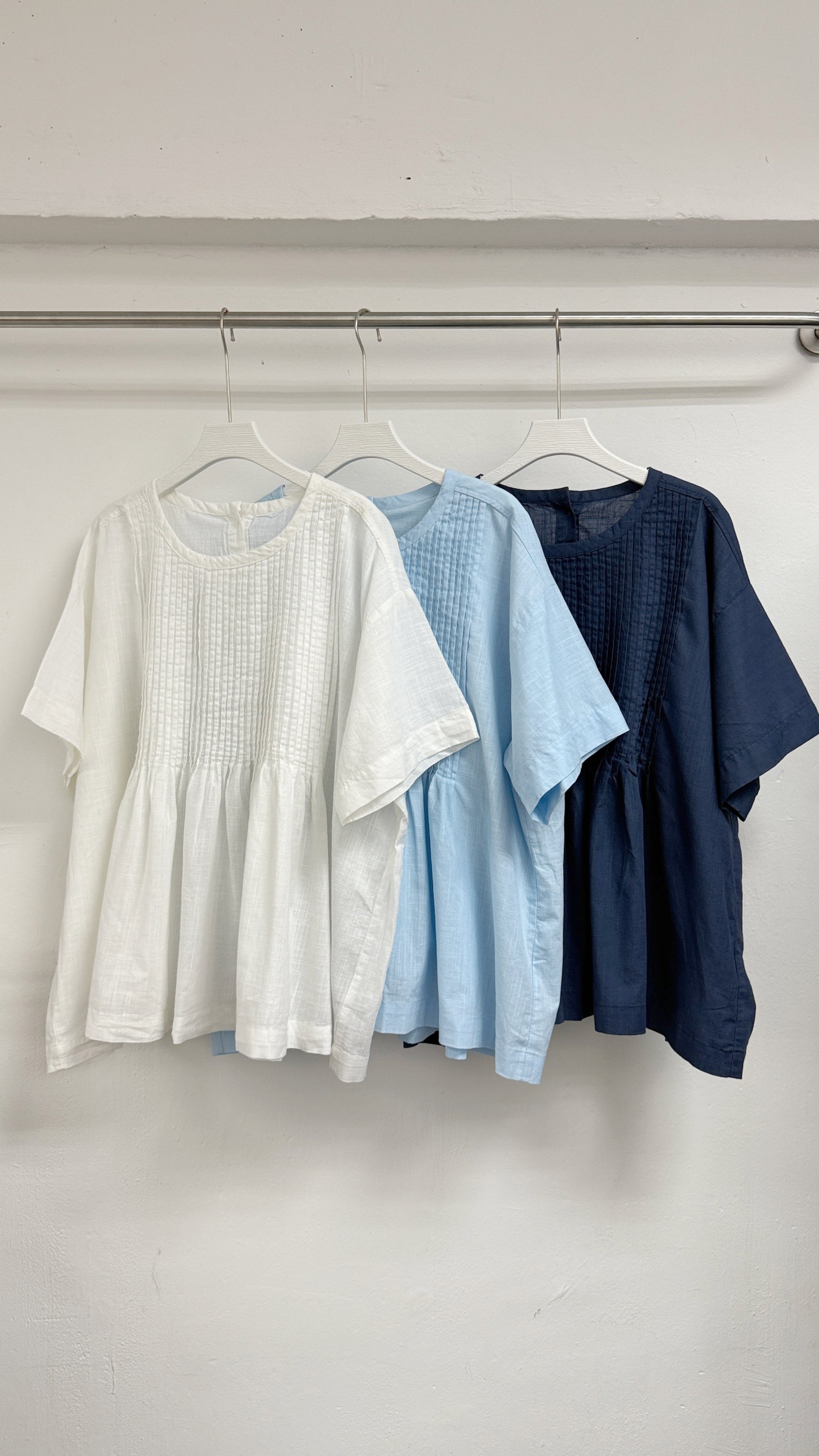 【SALE】麻質百褶紋top丨淺藍