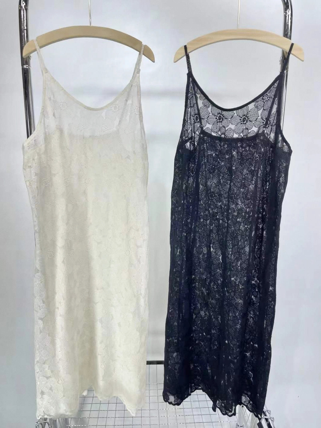 【SALE】花花刺繡透紗吊帶外搭｜黑