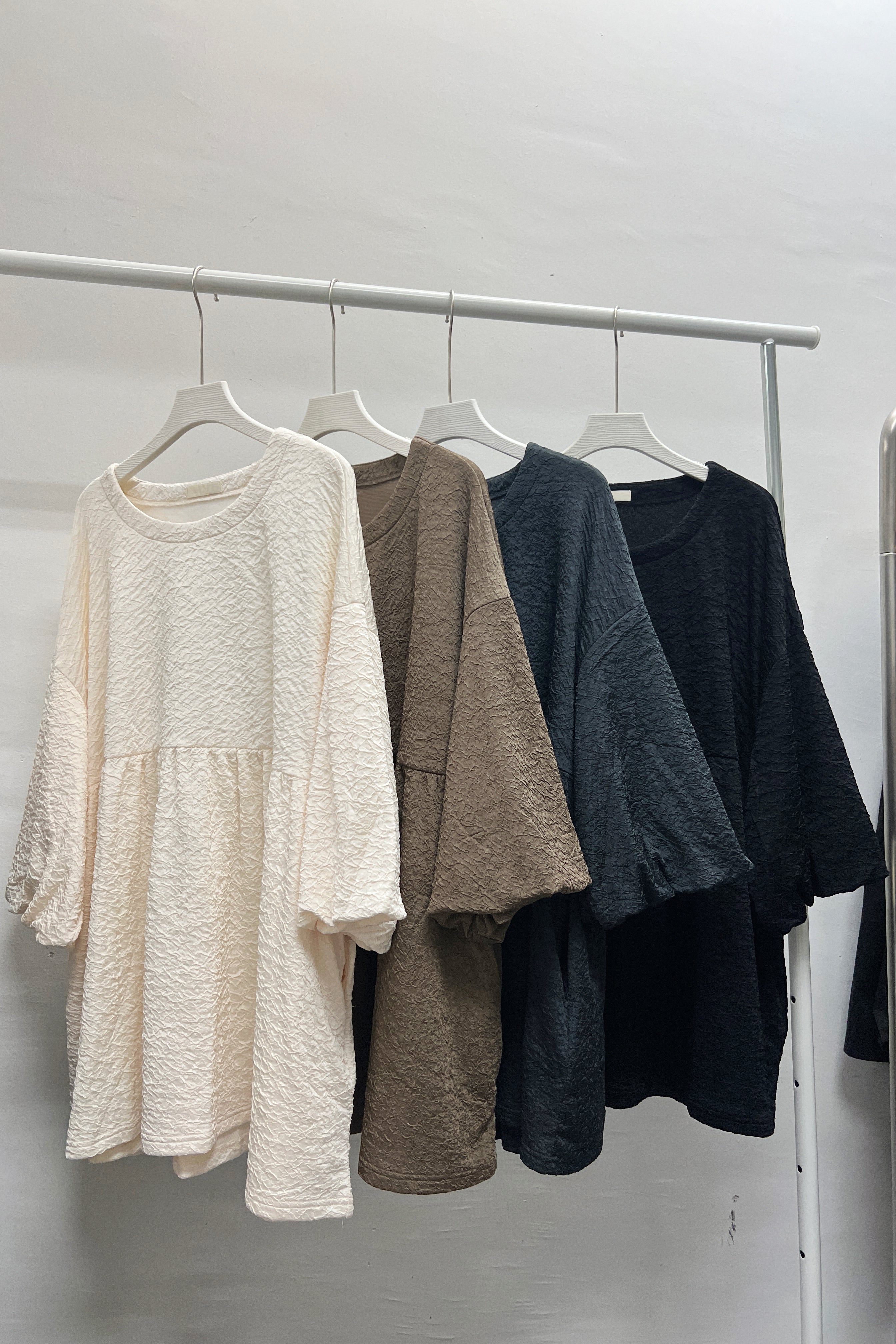 【SALE】皺皺紋微泡泡中袖top(有袋)｜4 col