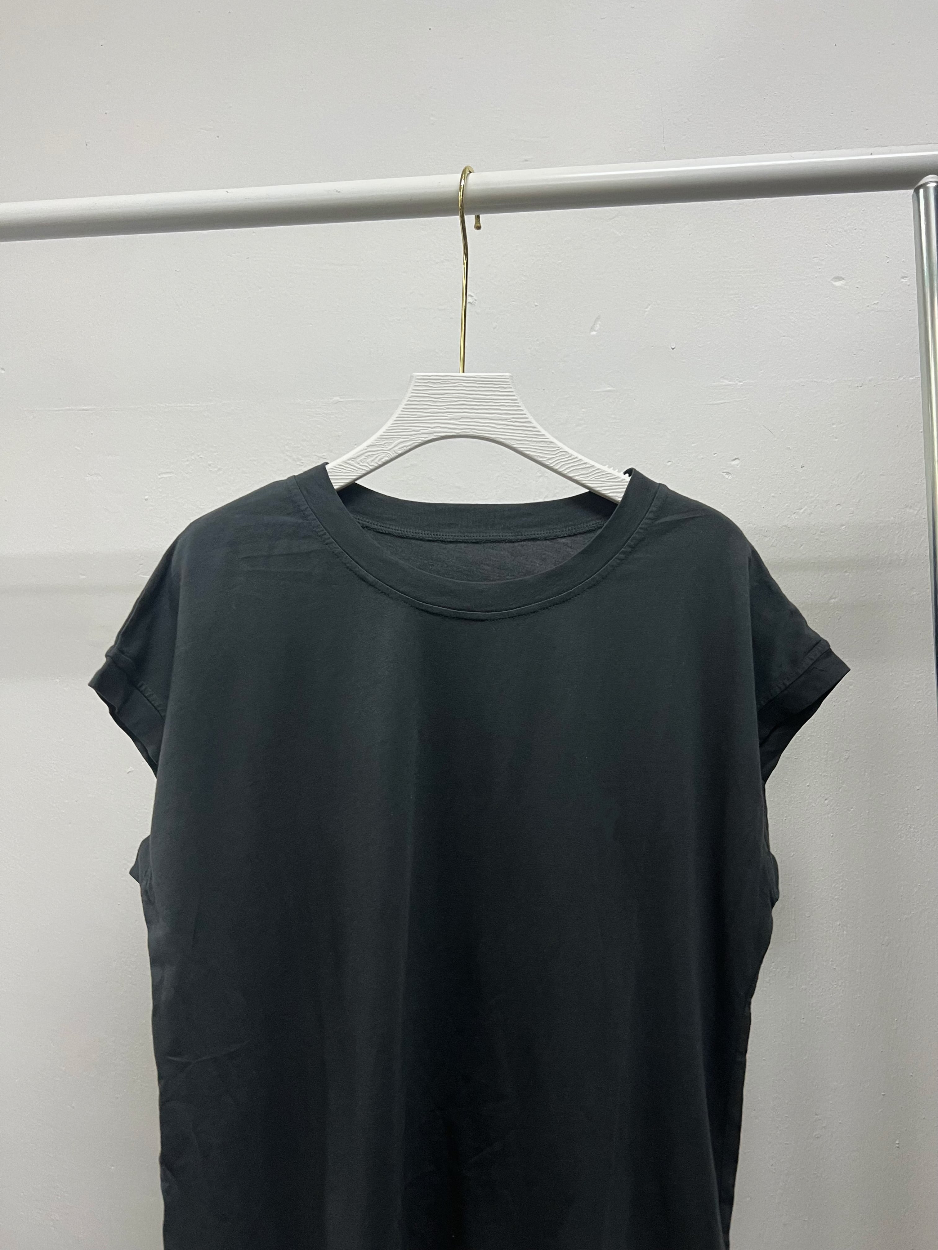 翼袖薄棉料top丨炭灰 黑