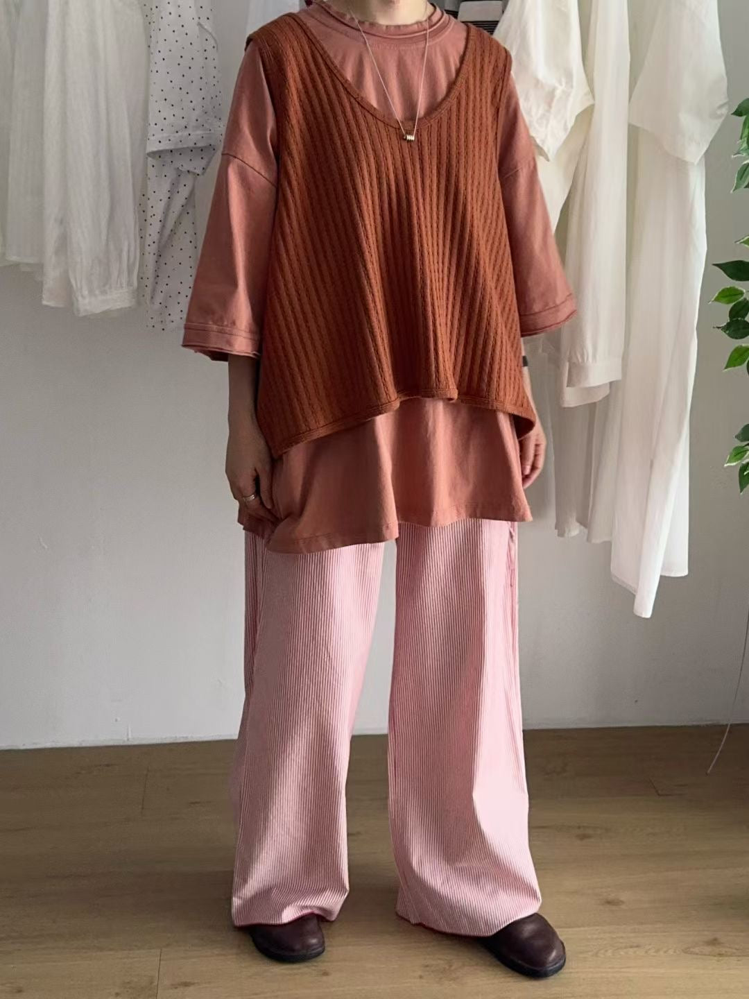 【SALE】暗條紋棉料U領外搭丨黑