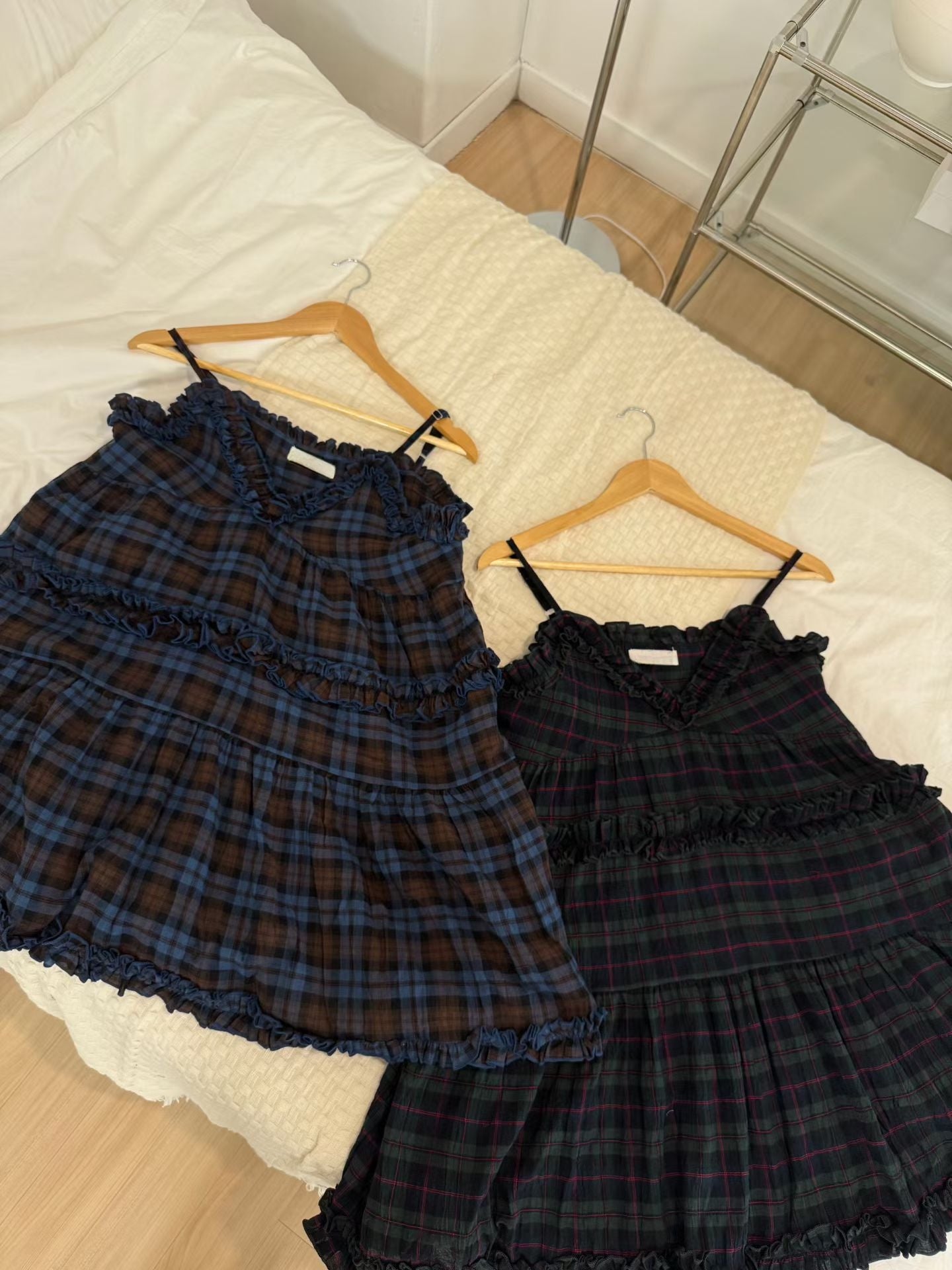 【新品優惠】ruffle邊格紋吊帶中長外搭丨2 col