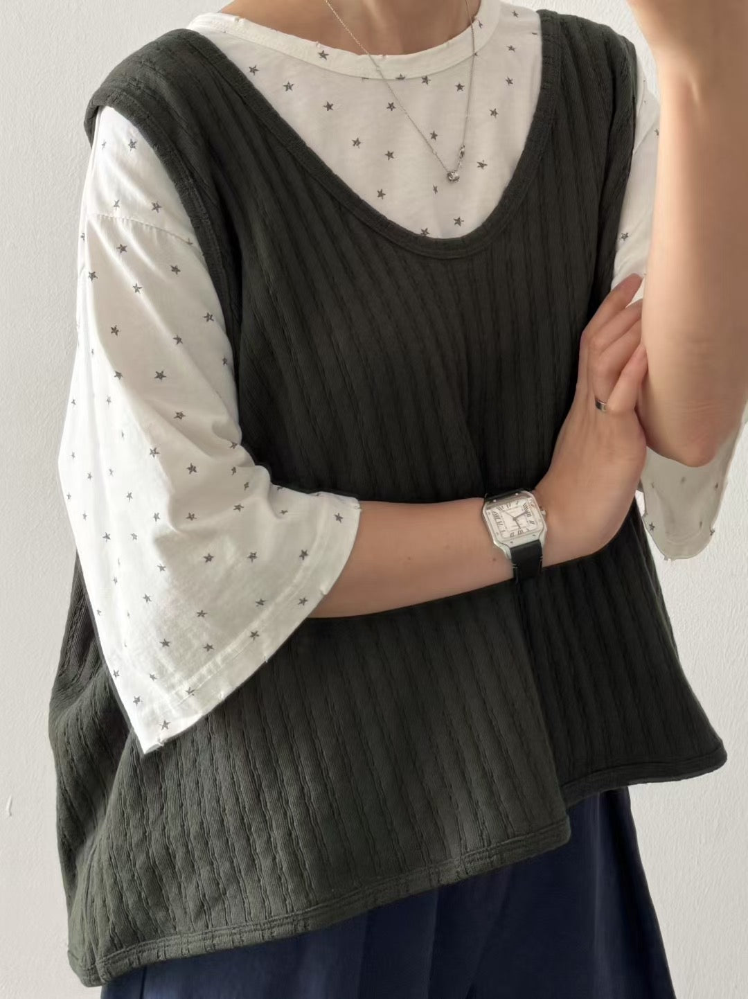 【SALE】暗條紋棉料U領外搭丨黑