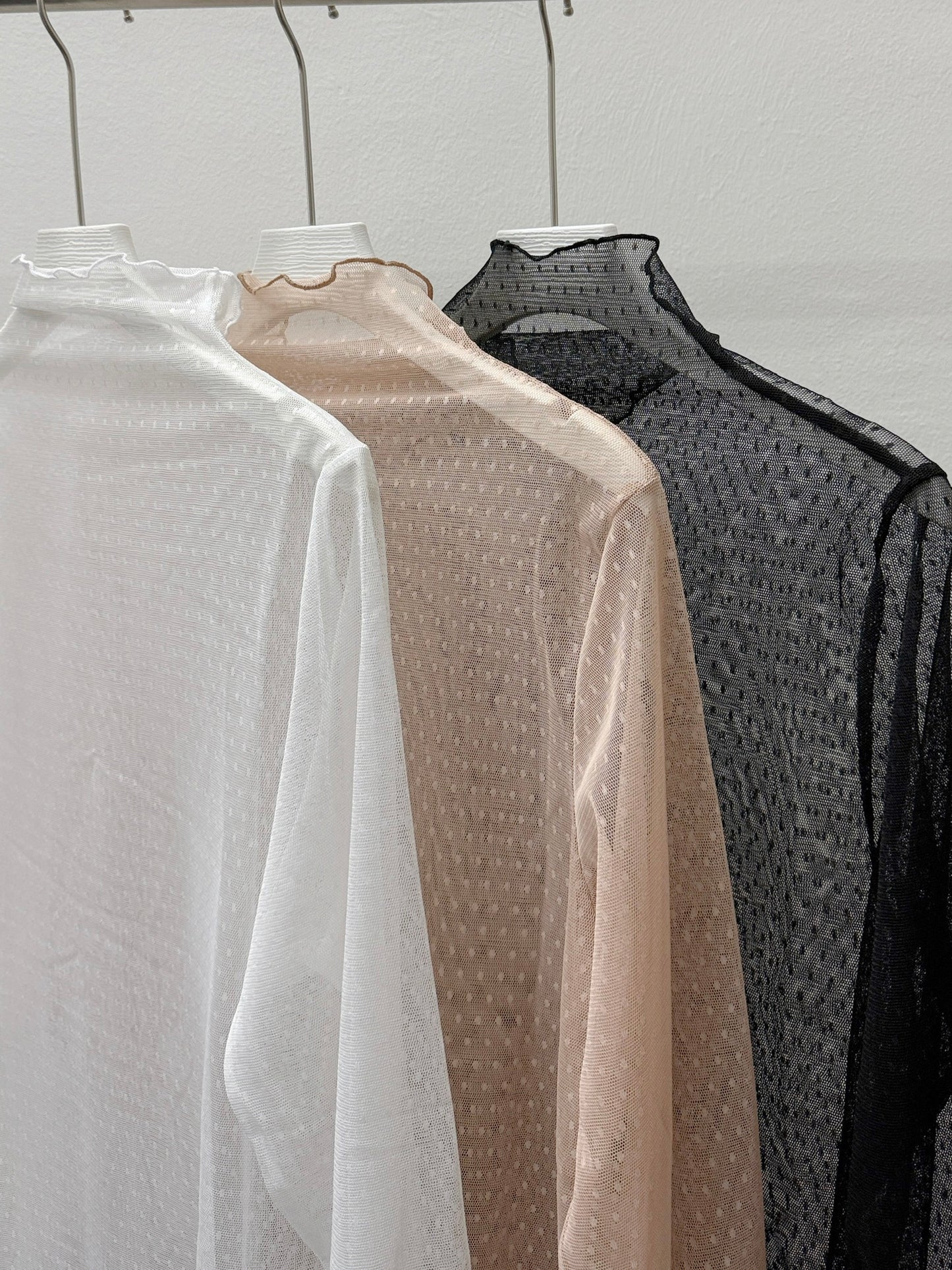 【SALE】點點透紗束袖打底top丨3 col