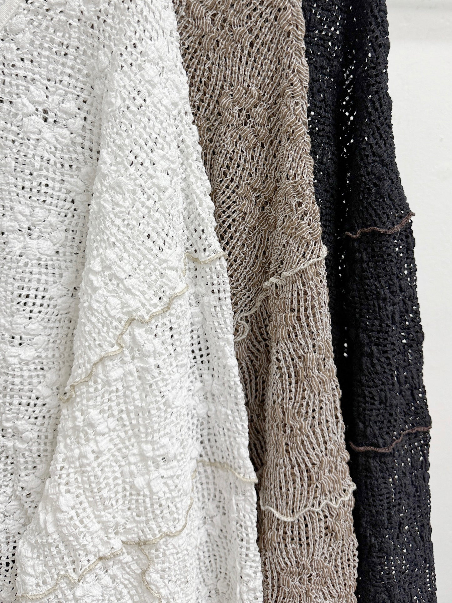 【SALE】花花紋綁帶闊袖網網外搭丨白 黑