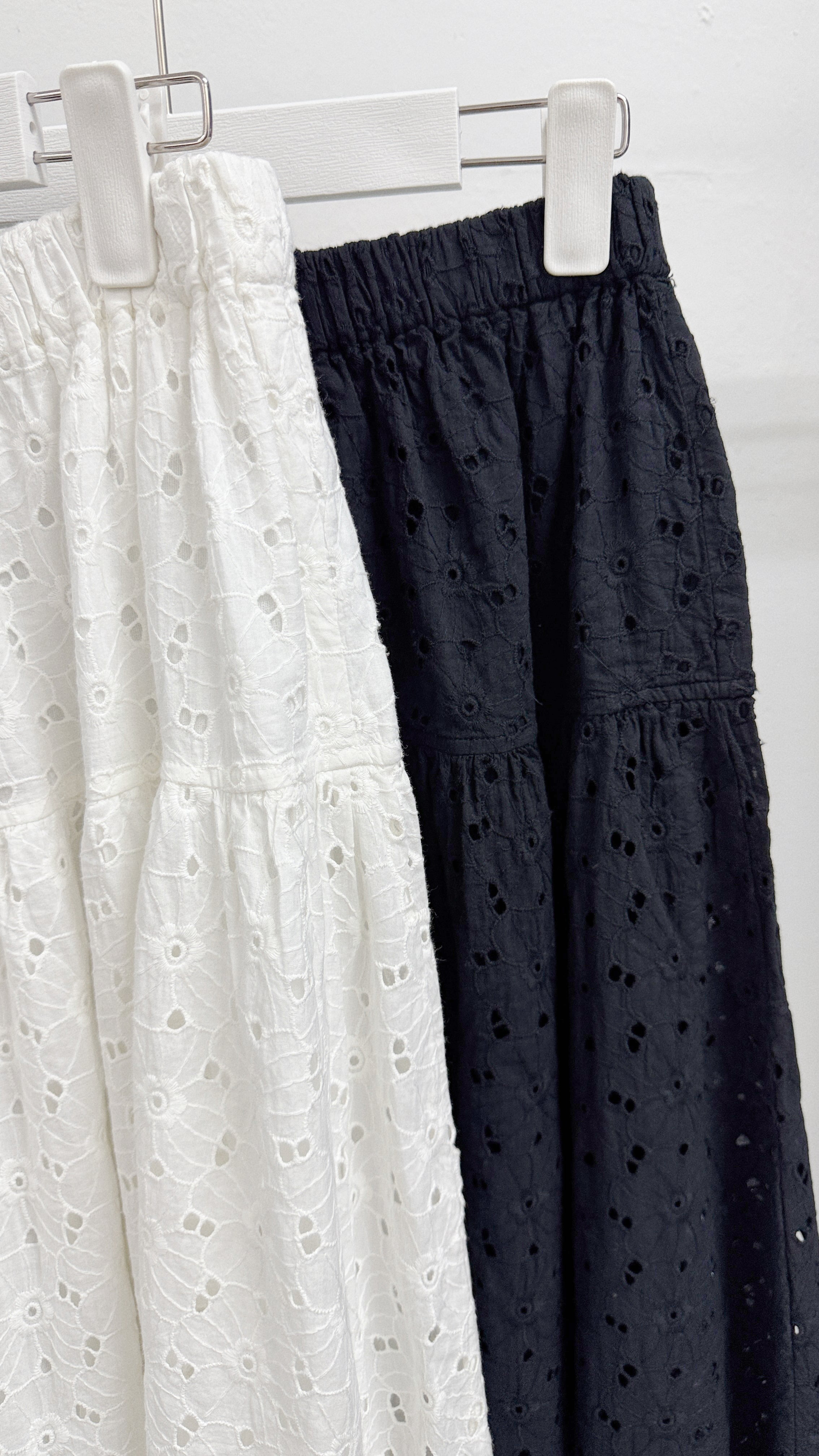 刺繡通花半身裙丨白