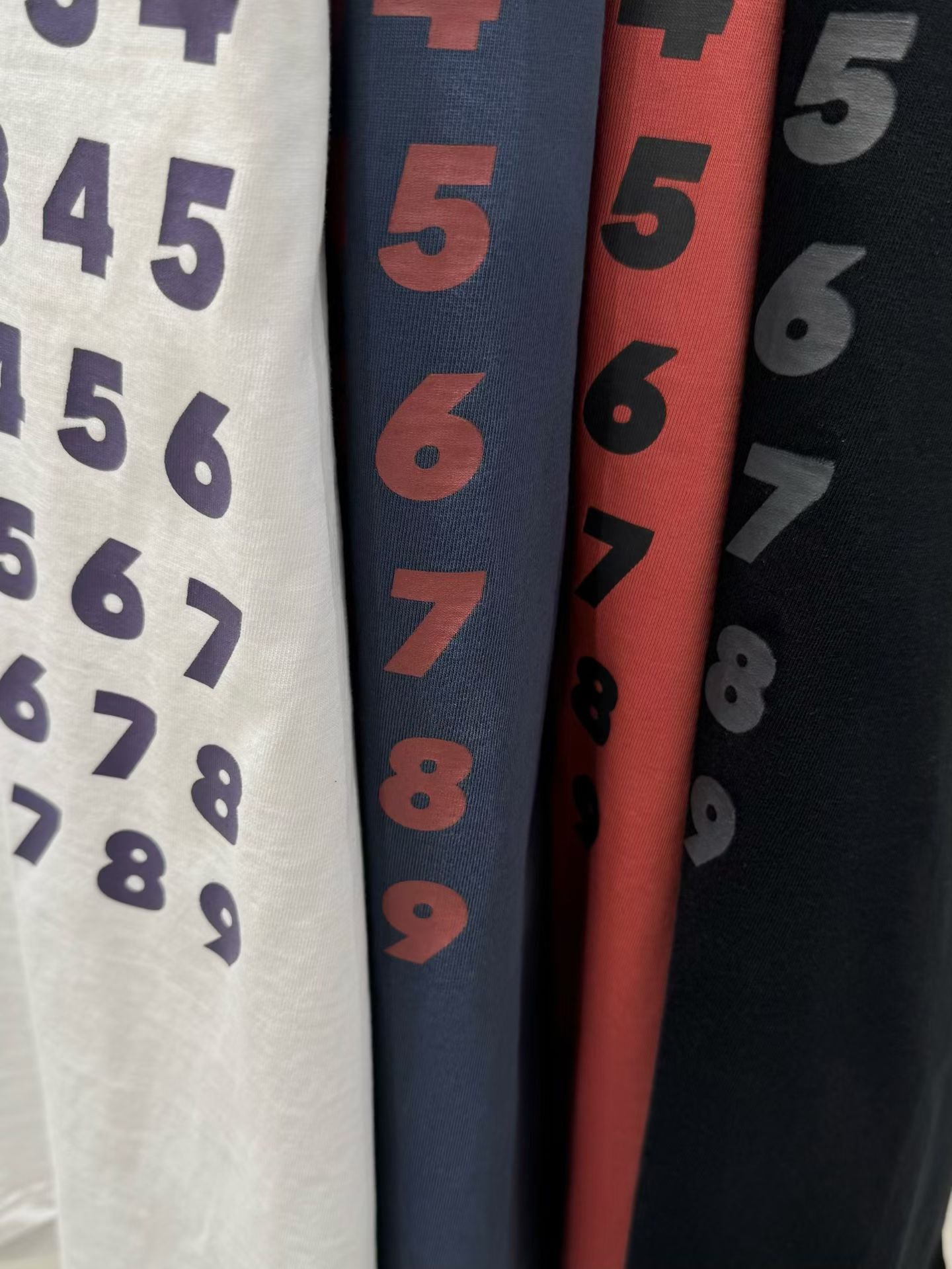 數字印花oversize上衣丨4 col