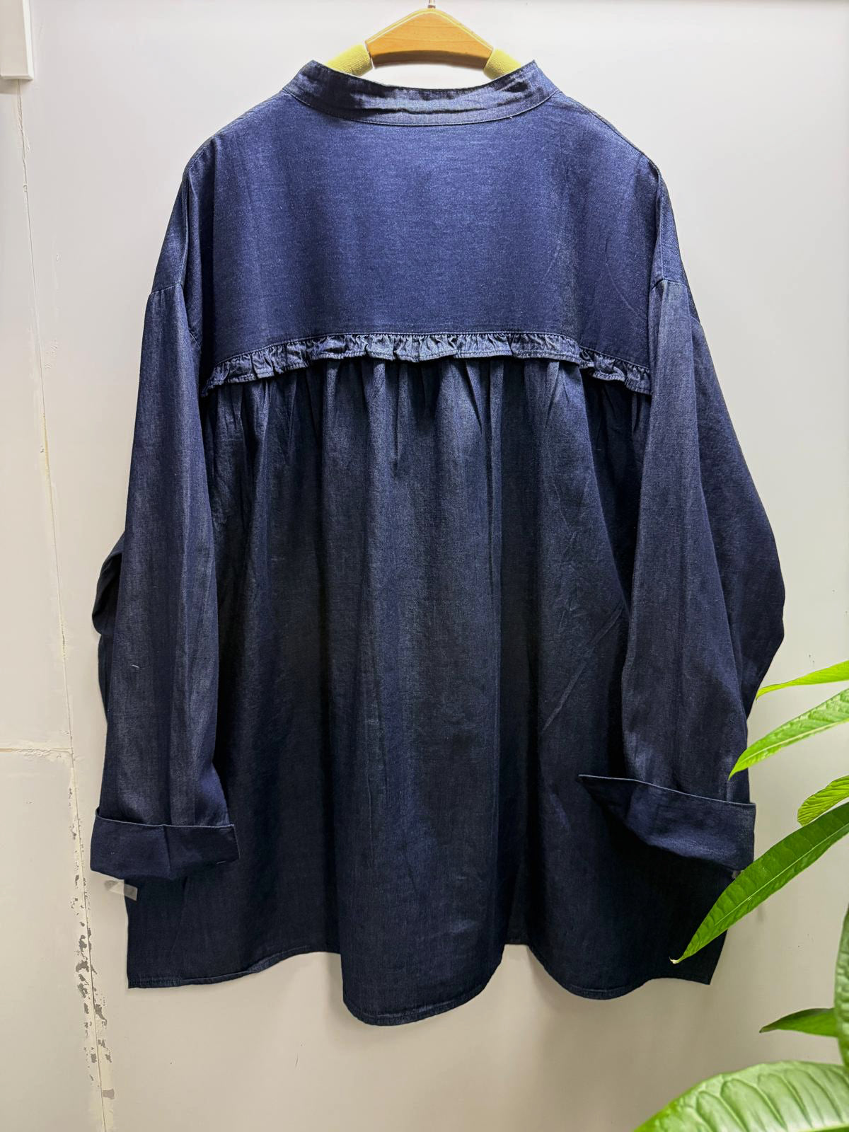 牛仔布口袋後ruffle邊上衣