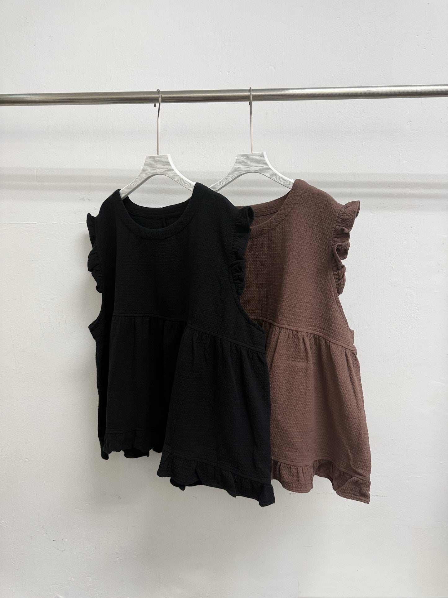 【新品優惠】ruffle邊暗紋背心丨2 col