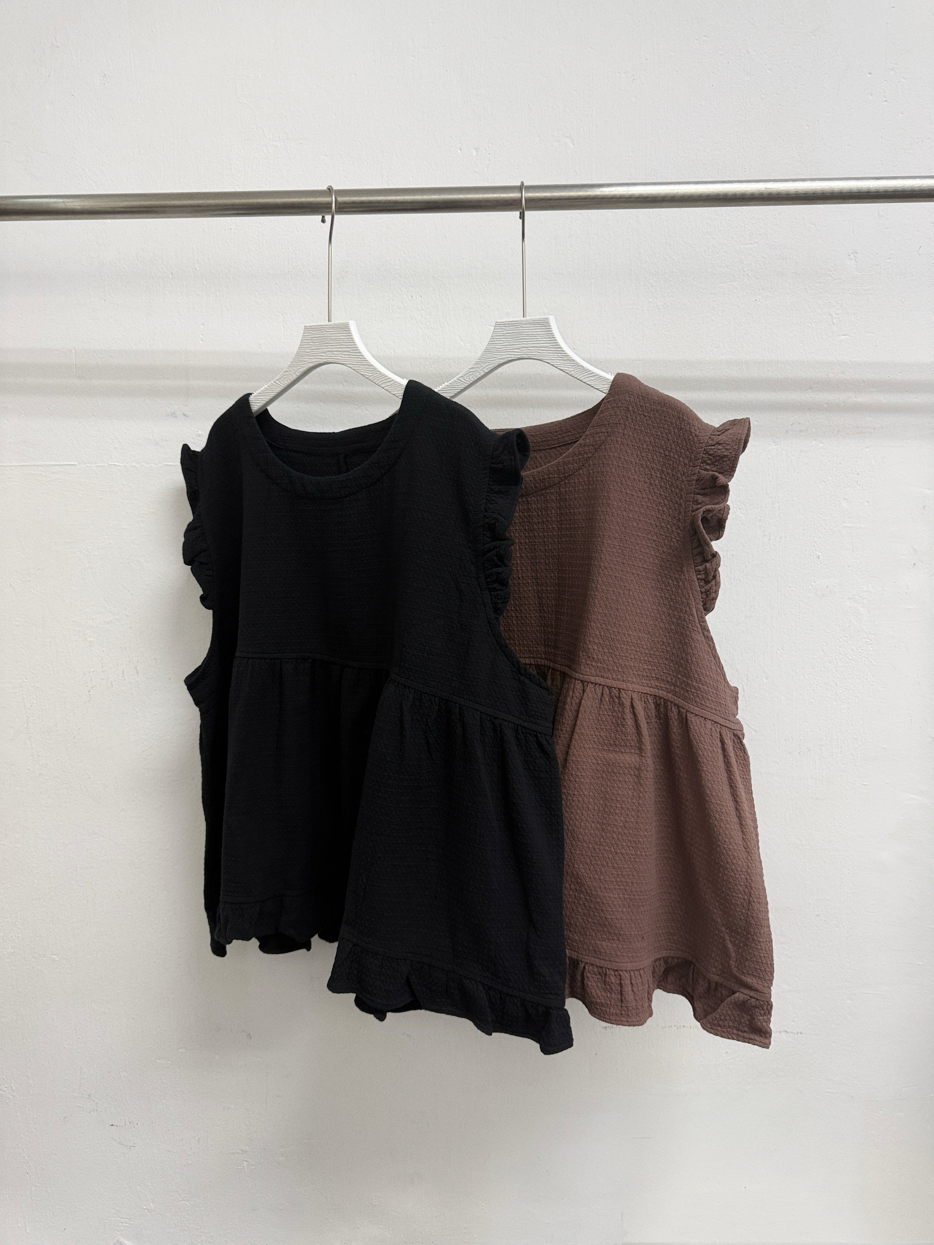【新品優惠】ruffle邊暗紋背心丨2 col