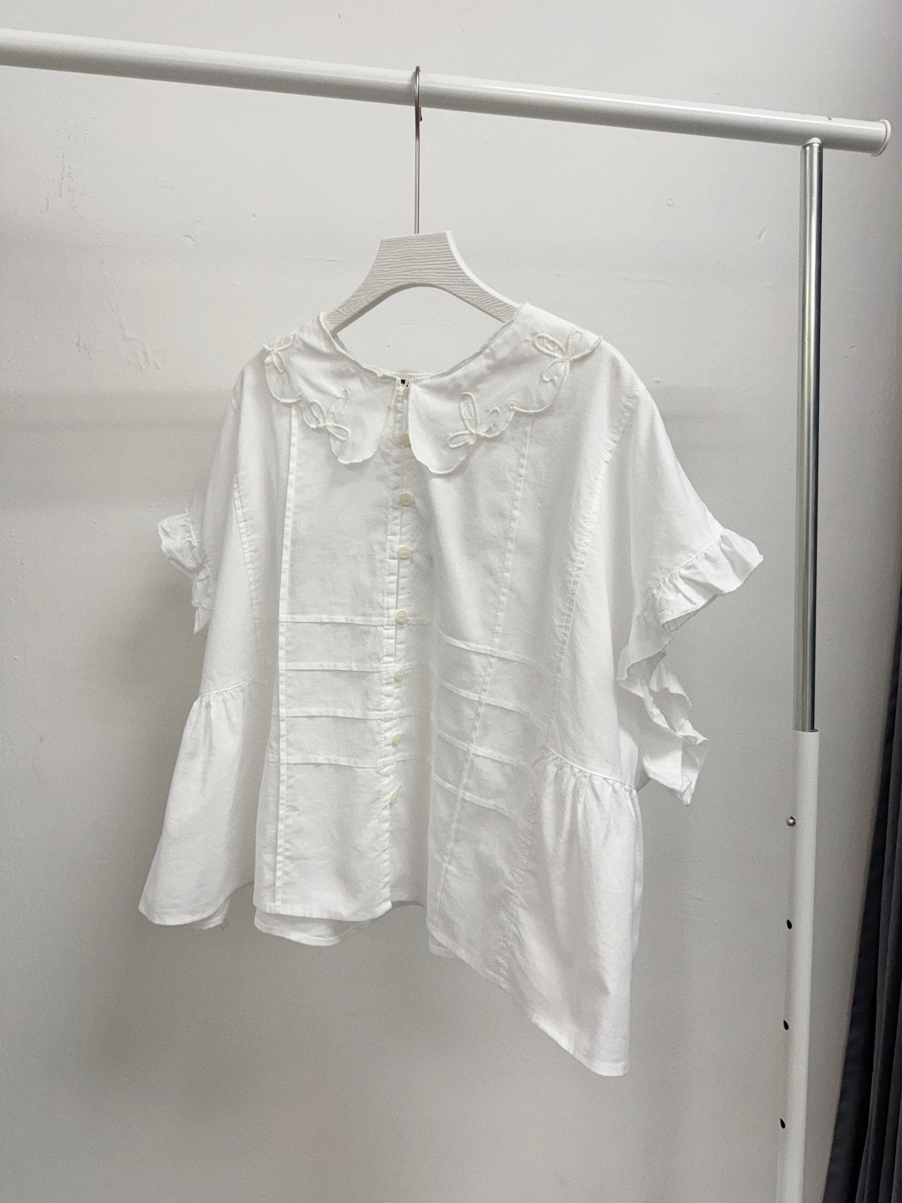 【SALE】刺繡花領口荷葉袖top