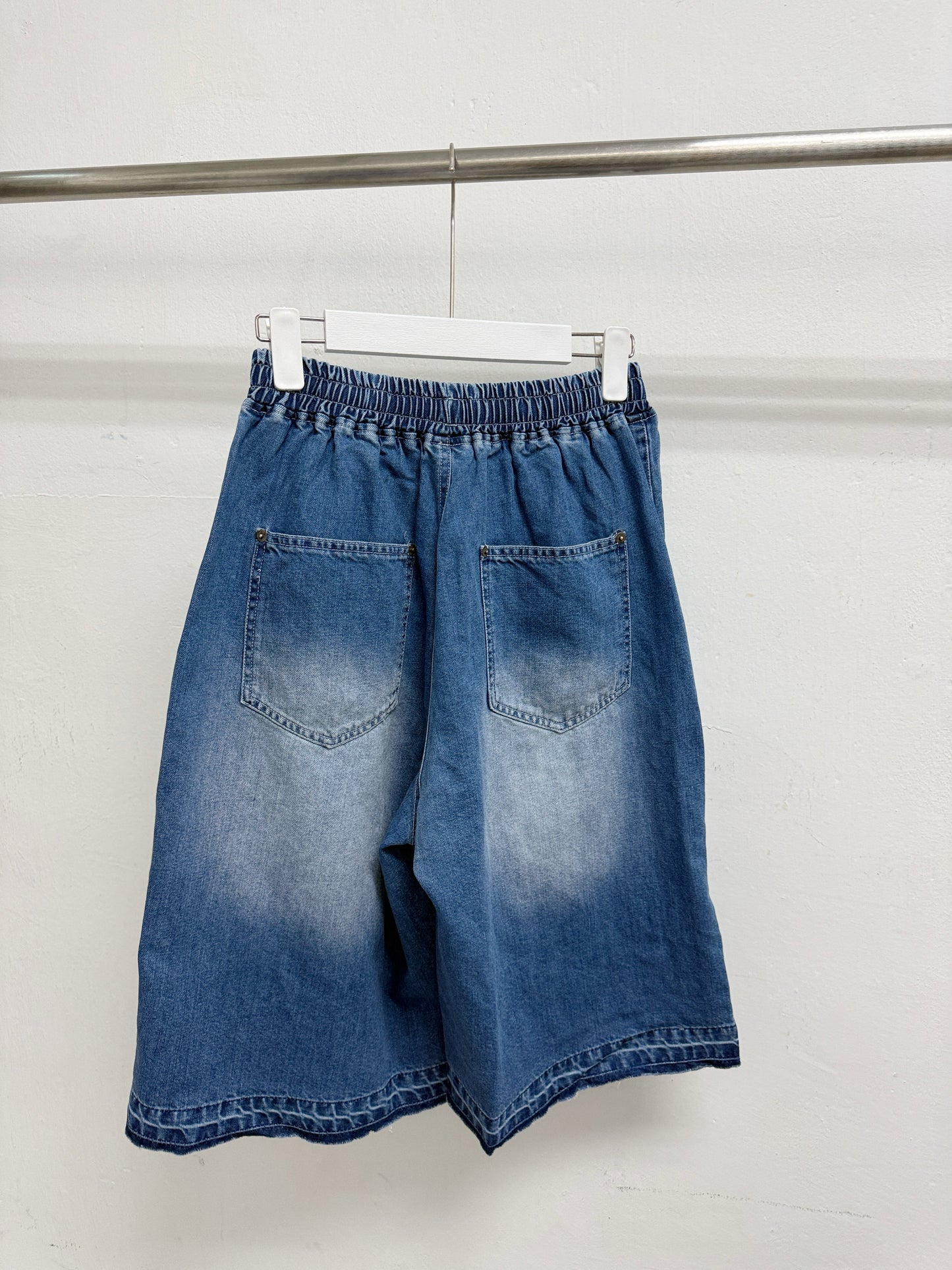 【新品優惠】洗水色披邊牛仔褲