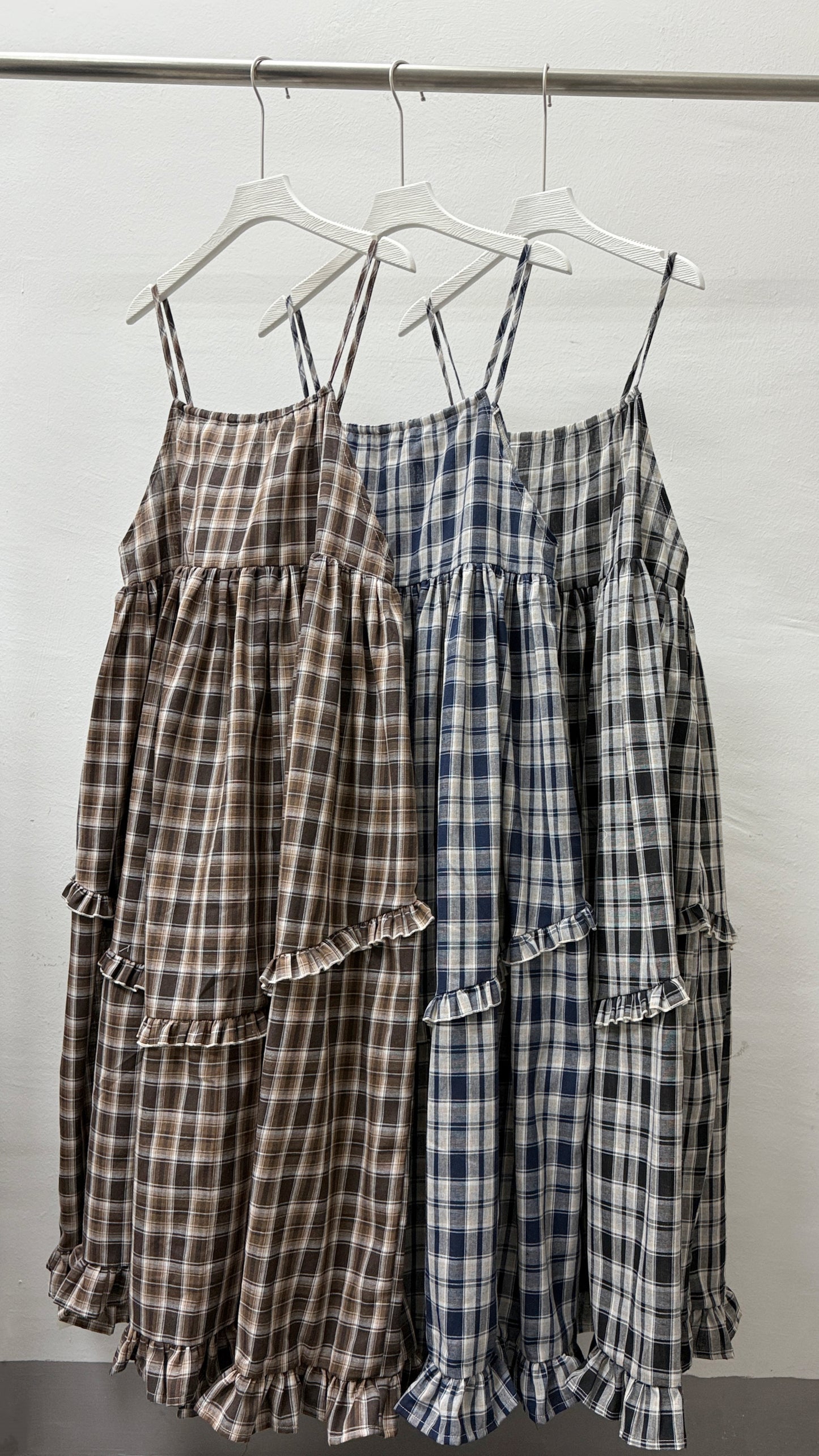 【SALE】棉麻格紋ruffle邊吊帶ops丨黑